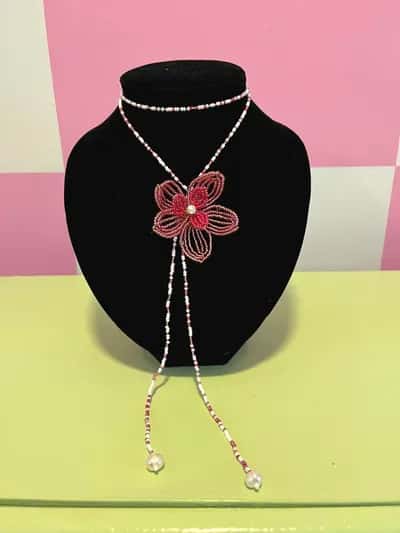 Taller de Collares en Chaquiras: Tu Charm de la Suerte
