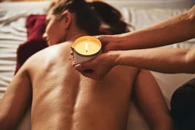 Masaje Relajante con Velas Calientes Aromáticas