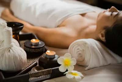 Masaje Relajante con Velas Calientes Aromáticas