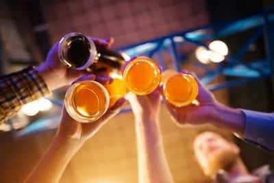 Cata de Cerveza y Mini Burgers Para El Afterwork