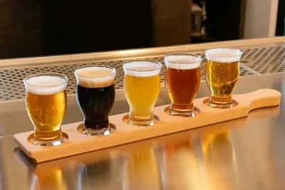 Cata de Cerveza y Mini Burgers Para El Afterwork