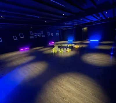 Clase de Hot Yoga en Estudio Premium