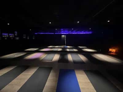 Clase de Hot Yoga en Estudio Premium