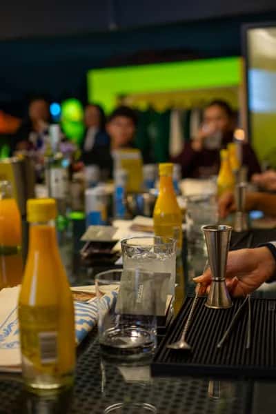Clase de Coctelería Latina en iLatina
