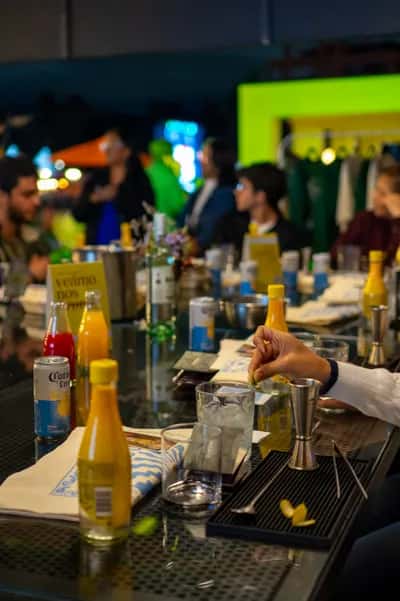 Clase de Coctelería Latina en iLatina