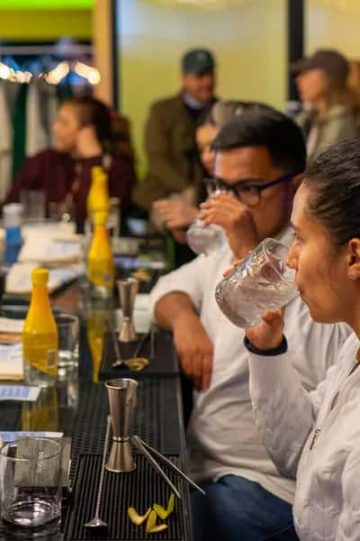 Clase de Coctelería Latina en iLatina