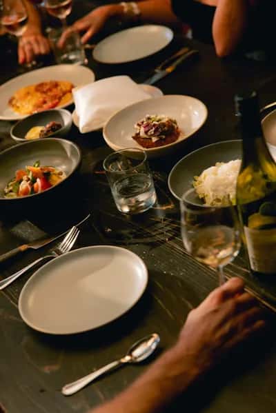 Drinks Clandestinos en un Speakeasy