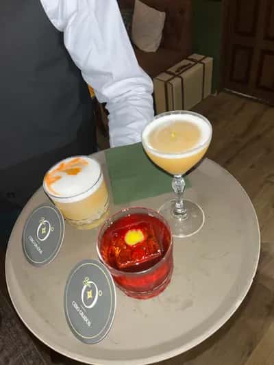 Drinks Clandestinos en un Speakeasy