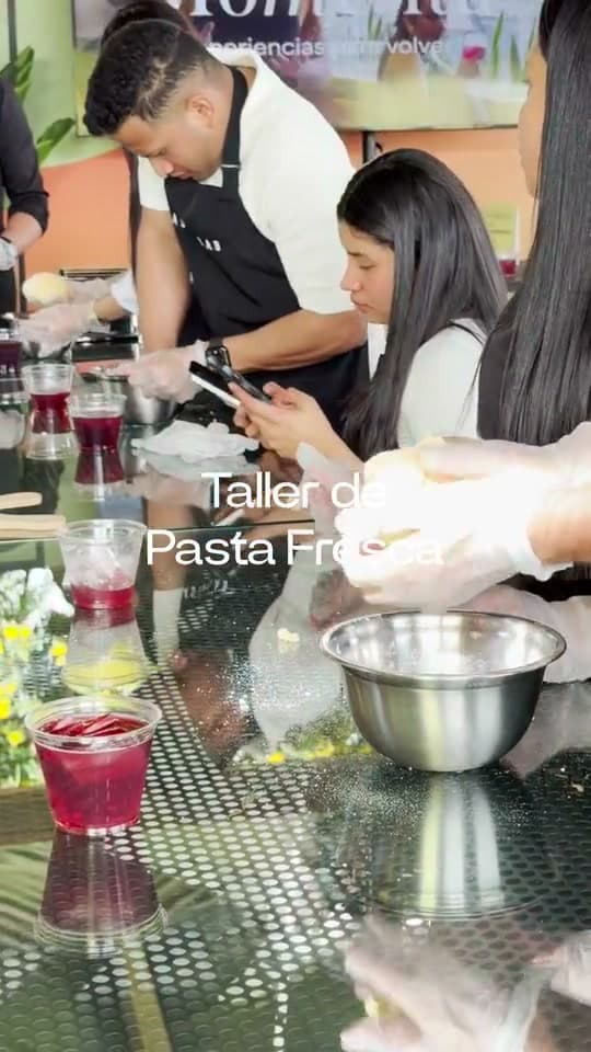 Taller de Pasta Fresca, Serenata y Vino 
