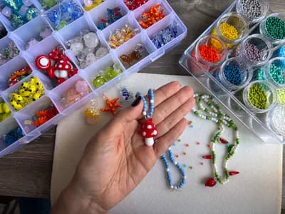 Taller de Collares y Pulseras con Dijes