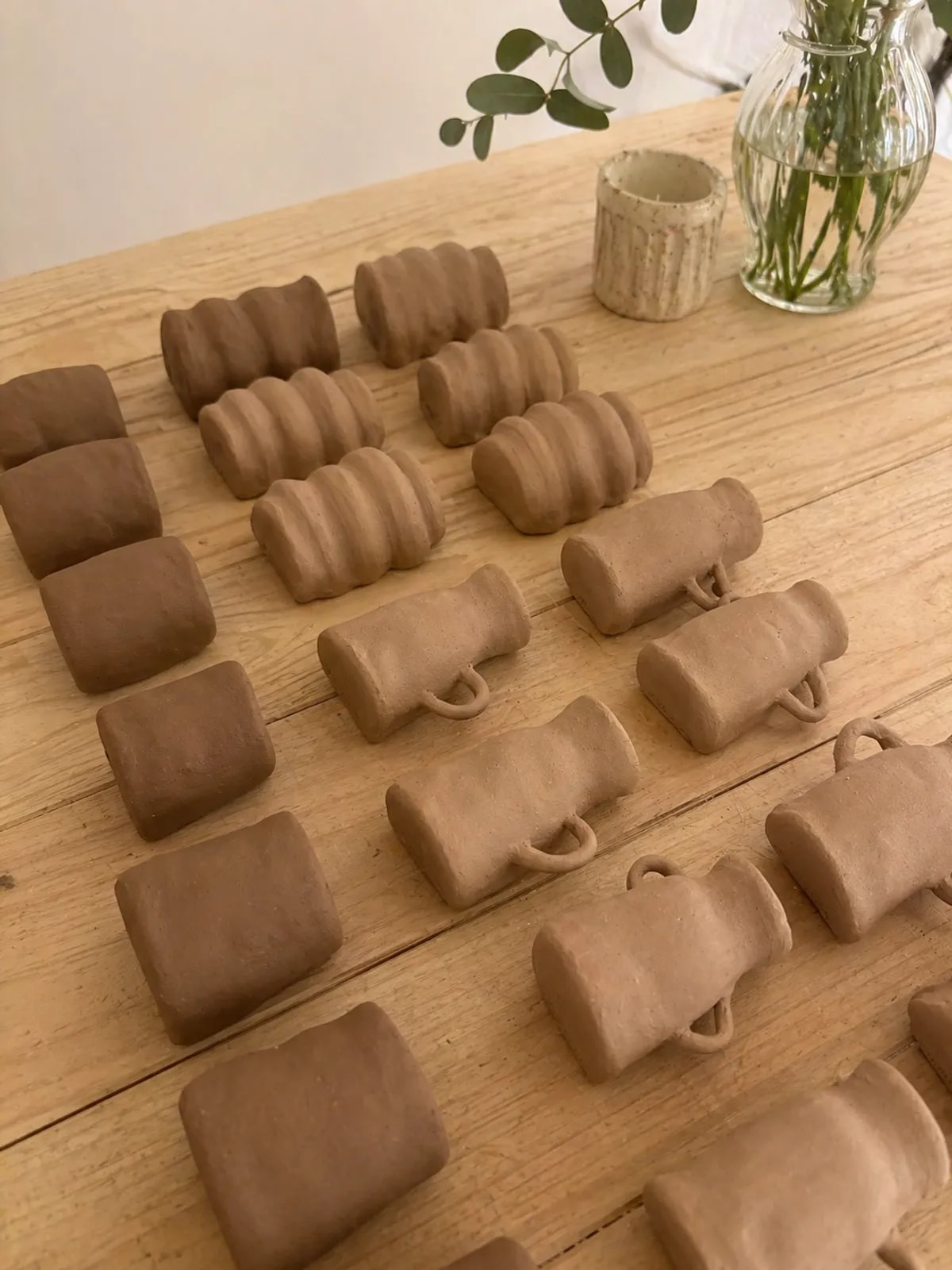 Taller cerámico: Pinta 2 floreritos cerámicos