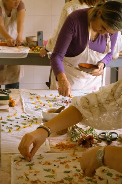 Taller de Tintes Naturales con flores 