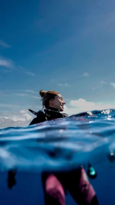 SHARKS, CULTURE & YOGA - SALVAJE